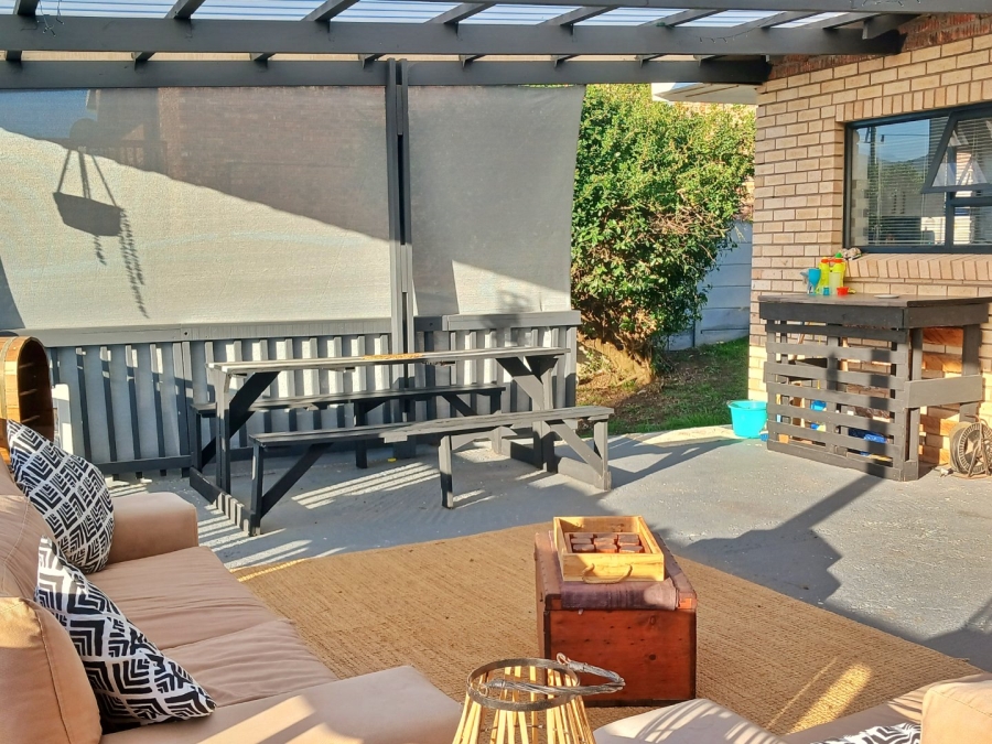 2 Bedroom Property for Sale in Fraaiuitsig Western Cape